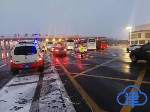 连夜应对降雪 交通运输行业提前部署保障市民早高峰出行